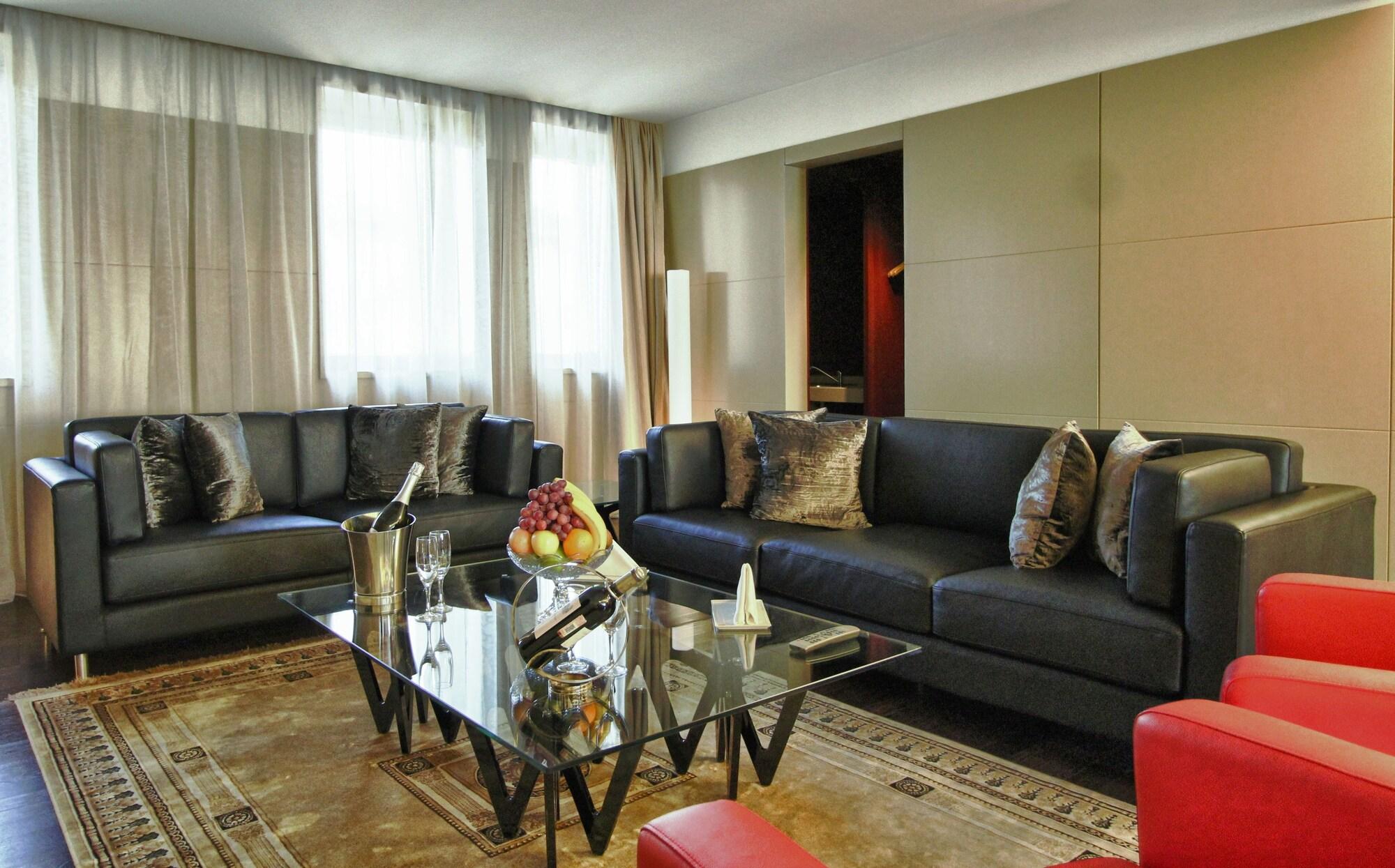 The Dostyk Hotel Almaty Exterior foto
