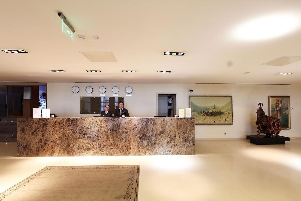 The Dostyk Hotel Almaty Exterior foto