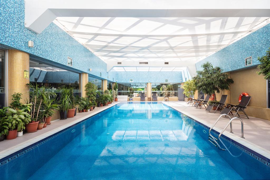 The Dostyk Hotel Almaty Exterior foto